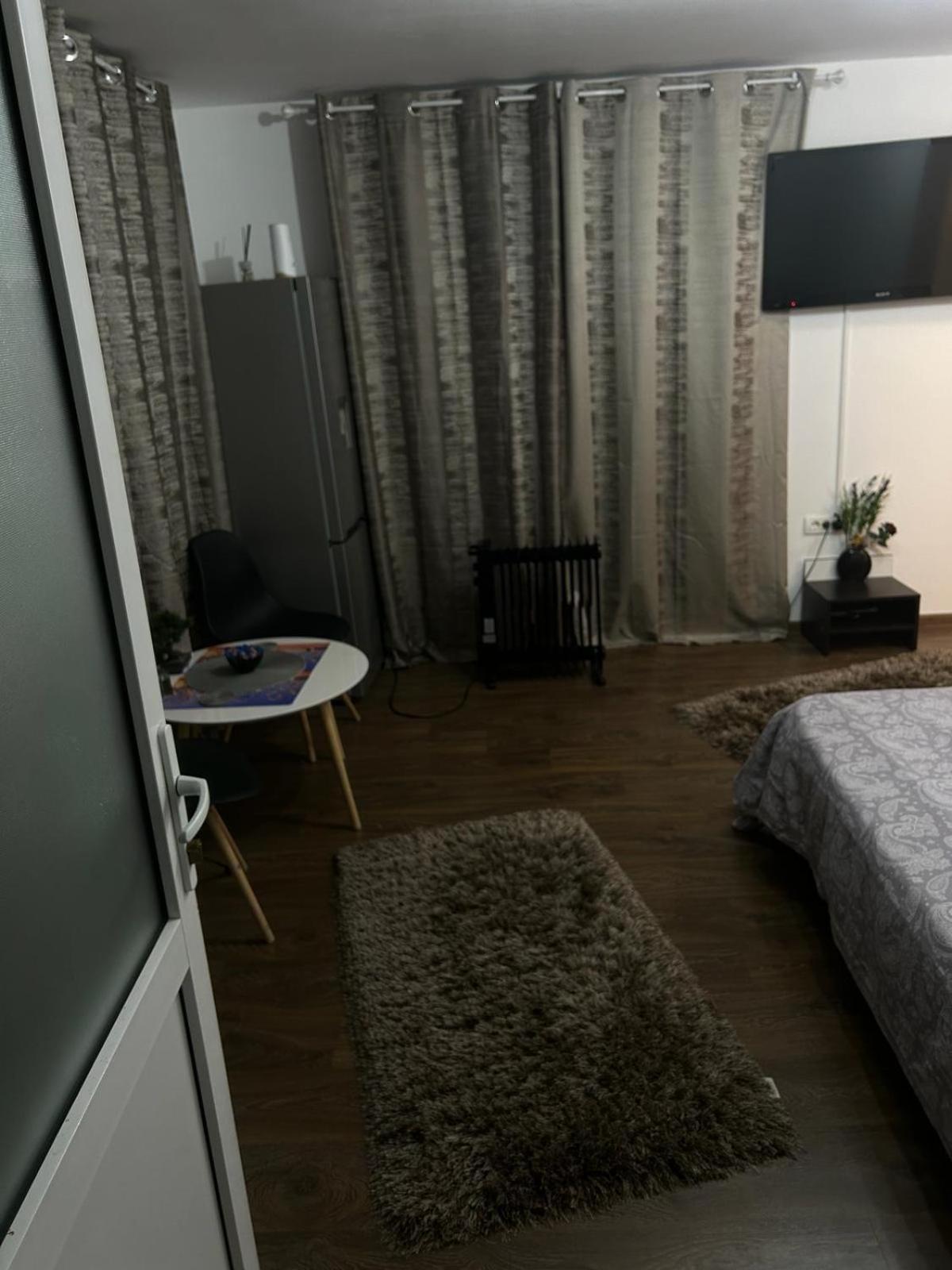 Amazing 1 Bed Flat Apartment Craiova Exterior photo